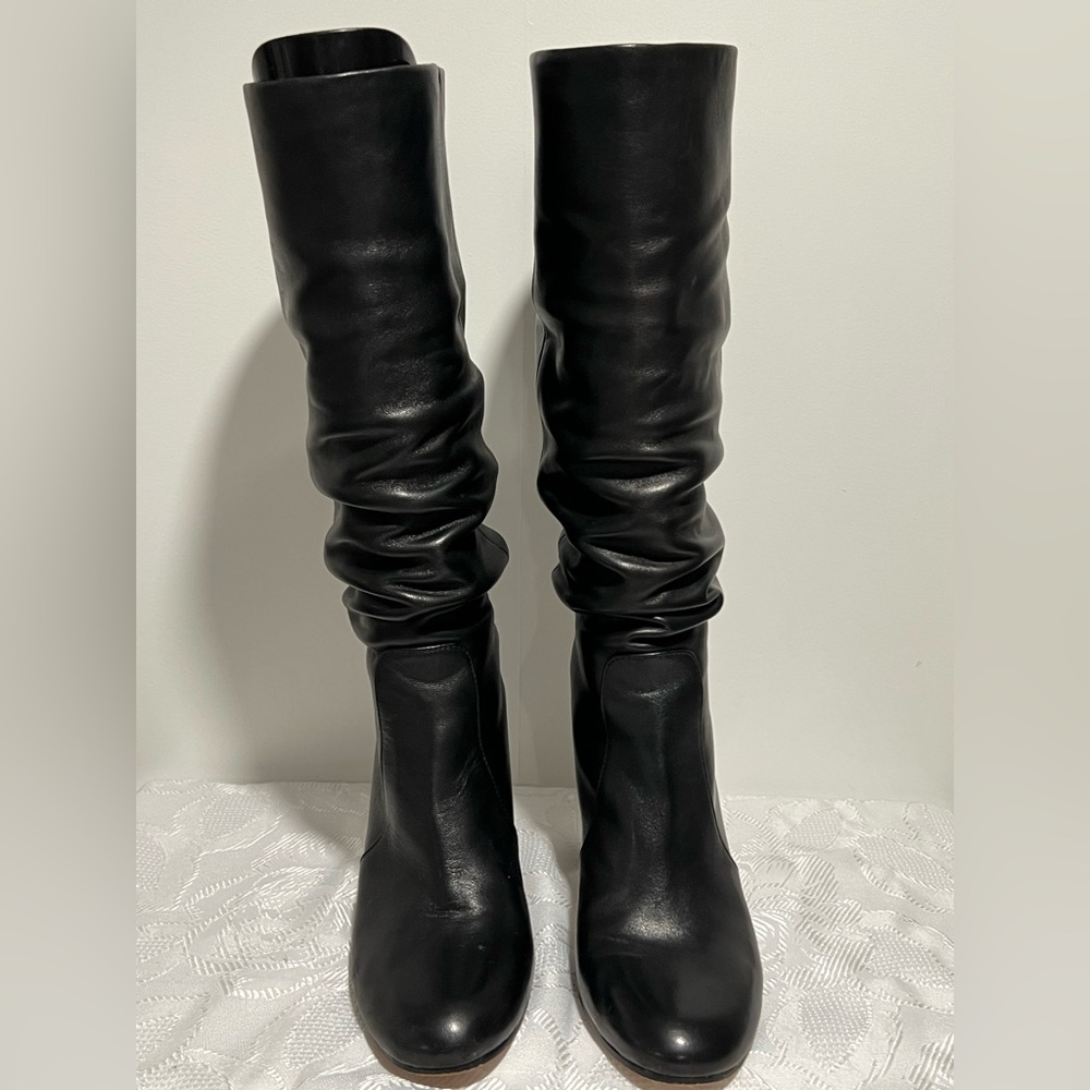 Vince Camuto Seccily boots
Black Leather Knee-High slouchy Boots
Size 8.5